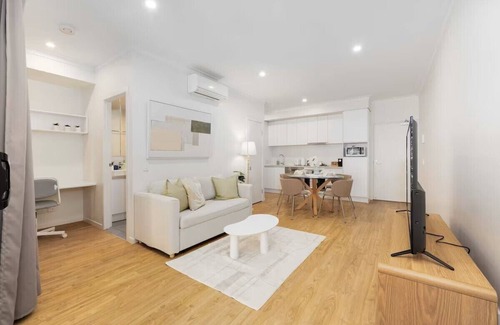 West End Apartment | Cityside Cozy 1BR | Near Southbank & City Centre