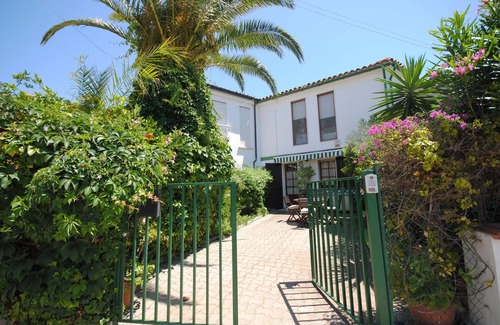Poetto House | Civico 43: Beautiful apartment with garden facing the sea a stone's throw from the sea