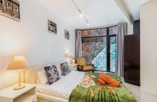 Yarralumla House | Classic 2 Bedroom Guest Suite with Garden Oasis located near a Lake
