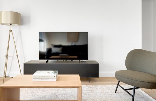 Allston Apartment | Classic Allston 1BR w/ W/D, close to BU & Packards Corner, by Blueground