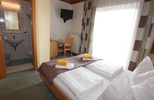 Feldbach Bed & Breakfast | Classic double room, shower, WC - Pension Raabtal