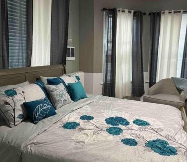 Schenectady Apartment | Classic King Suite Apartment