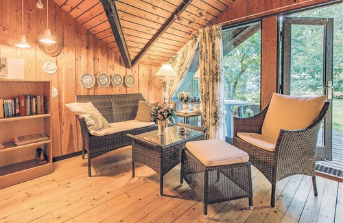 Hoeve Strand House | Classic, spacious cottage with open kitchen-living room and a partially open terrace.