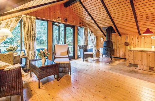 Hoeve Strand House | Classic, spacious cottage with open kitchen-living room and a partially open terrace.