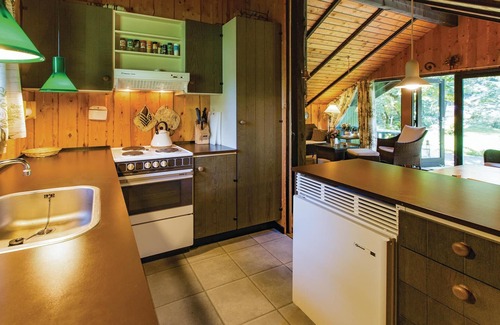 Hoeve Strand House | Classic, spacious cottage with open kitchen-living room and a partially open terrace.