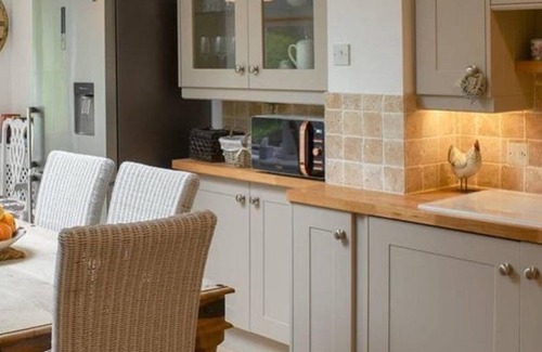 Southrop Cottage | Classic Two Bedroom 17th Century Cottage Situated in Southrop,in the Cotswolds