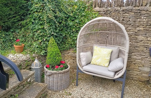 Southrop Cottage | Classic Two Bedroom 17th Century Cottage Situated in Southrop,in the Cotswolds