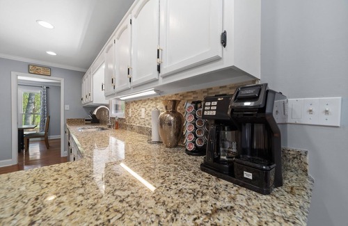 Sedgefield House | Classy Cozy Close to everything Spacious 4-bedroom house in marvelous Greensboro