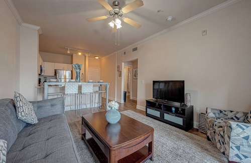 Houston Apartment | Classy Lux 1bed 1bath apt 5 Minutes to Galleria, NRG & TMC