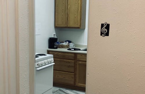 Boone Apartment | Classy Rock and Roll Suite "Partner of Rail Explorers" in Boone Extended Stay