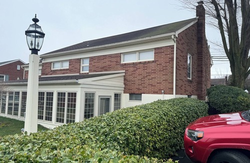 New Holland House | CLEAN & COMFORTABLE EXTENDED STAY- Perfect for Business & Leisure Travelers