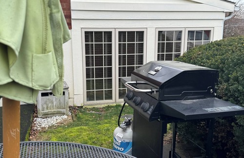 New Holland House | CLEAN & COMFORTABLE EXTENDED STAY- Perfect for Business & Leisure Travelers