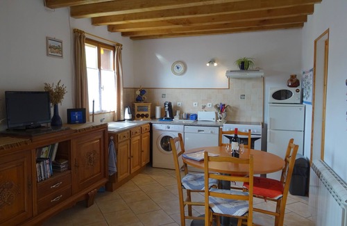 Aclou Cottage | Clean, Comfy Cottage. Suitable for 2-4 guests. Family-friendly. LA MAISMENT.