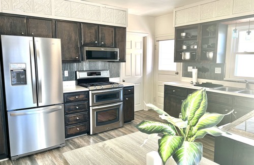 Windsor House | Clean Cozy Old Town Bungalow