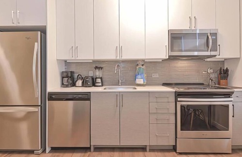 Central-Maverick Square - Paris Street Apartment | Clean + Modern Studio | Full Kitchen | Travel Nurse Friendly | by GLS