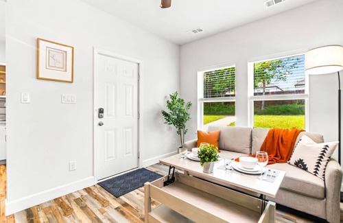 Rockwall Apartment | Clean, Modern, Walk to Downtown | SAI