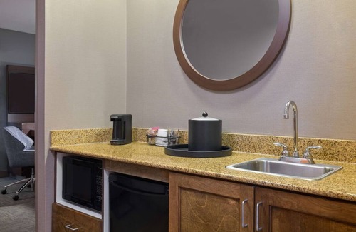 Smithfield Hotel | Clean, Quiet Room with Swimming Pool and Gym – Near Bryant University