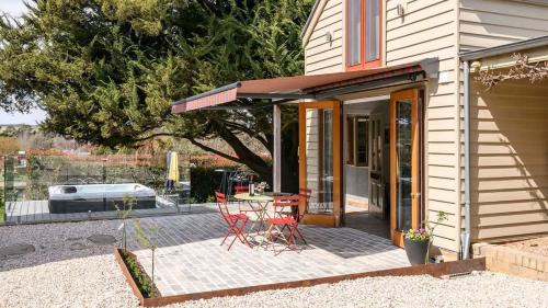 Taradale House | Clergy Cottage