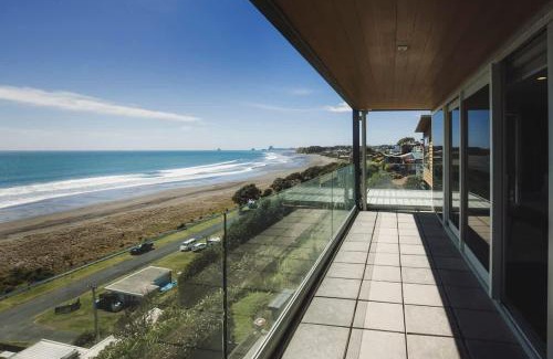 Oakura House | Clifftops - oceanfront retreat in Oakura Beach