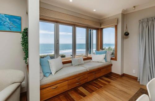 Oakura House | Clifftops - oceanfront retreat in Oakura Beach