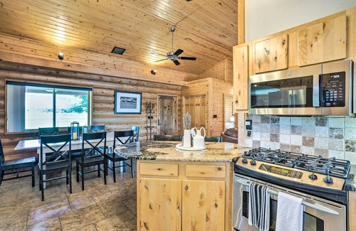 Clifton Cabin | Clifton Retreat w/Breathtaking Mt Backdrop!
