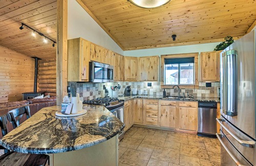 Clifton Cabin | Clifton Retreat w/Breathtaking Mt Backdrop!