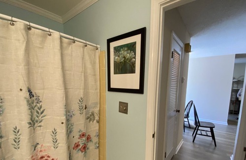 Seven Oaks Condo | Cloister’s 1Br End Unit Condo