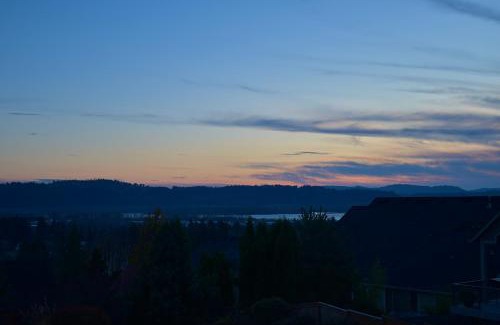 Washougal House | Close in Hillside Retreat