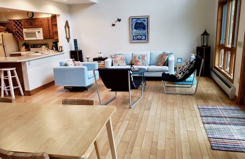 Maryland House | Close to ALL Baseball AND directly on the water! The Jewel of the Lake!