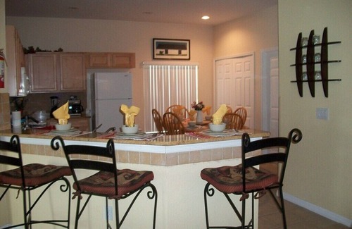 Four Corners Ski Chalet | Close to all resorts, gated 4br 3bth w/Pool/Jacuzzi😎 Perfect for the Parks🌴