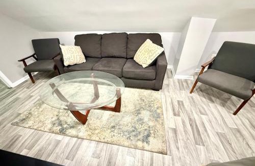 Canaryville House | Close To Downtown - Free Parking - Quiet Place