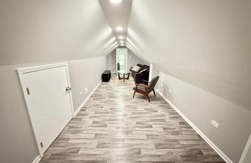 Canaryville House | Close To Downtown - Free Parking - Quiet Place