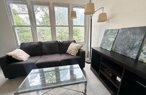 Canaryville House | Close To Downtown - Free Parking - Quiet Place