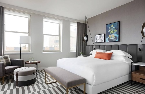 Downtown Fort Worth Hotel | Close to Fort Worth Botanic Garden and Fort Worth Zoo! Pets Allowed for Free!