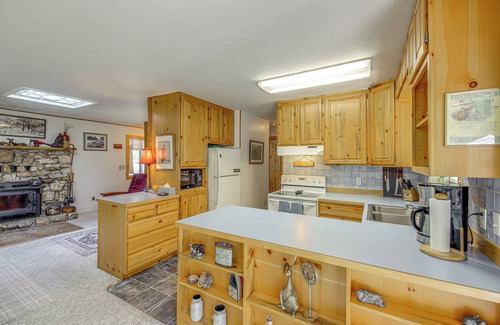 Sula Cabin | Close to Hiking & Skiing: Serene Sula Cabin