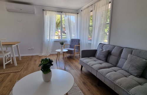 Narrabundah House | Close to nature, close to city