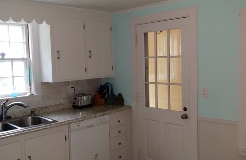 Rye House | Close to the ocean, within walking distance to Jenness Beach. Sleeps 7