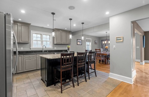 Little Compton House | Close to Vineyards & Beaches, Central AC, Sauna, Steam Shower & 2 Person Jacuzzi