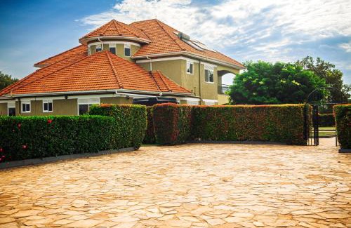 Nakaseke House | Close to Ziwa Rhino Sanctuary- Butiti Ranch B&B Stay