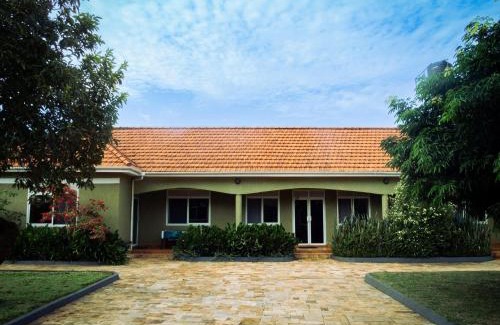 Nakaseke House | Close to Ziwa Rhino Sanctuary- Butiti Ranch B&B Stay