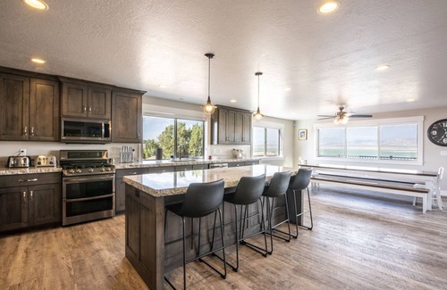 Levan House | Closest House to Yuba Lake!