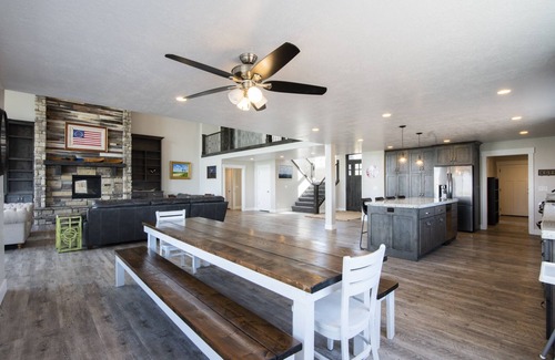 Levan House | Closest House to Yuba Lake!