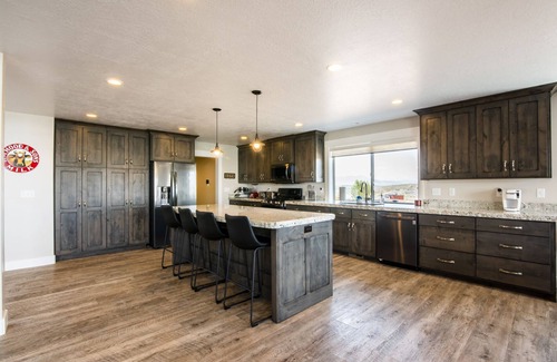 Levan House | Closest House to Yuba Lake!