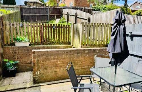 Cwmbran House | Clover Court Lovely 2 bed cottage with garden