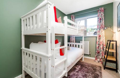 Cwmbran House | Clover Court Lovely 2 bed cottage with garden