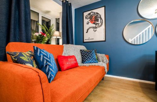 Cwmbran House | Clover Court Lovely 2 bed cottage with garden