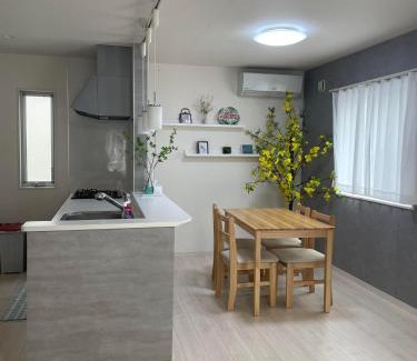 Matsubara Apartment | Clover House 大人数向け一軒家