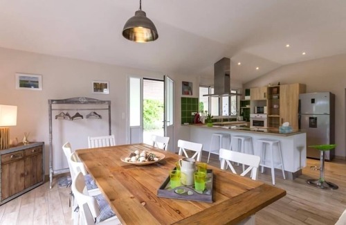 Saint-Philbert-de-Grand-Lieu Cottage | Cozy Cottage Amidst Nature with Garden, Terraces, and Lake Proximity