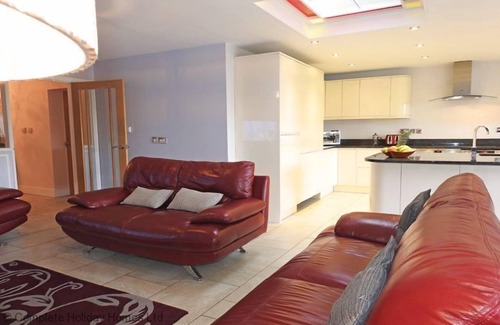 Gosport House | Coach House - a house that sleeps 8 guests in 4 bedrooms