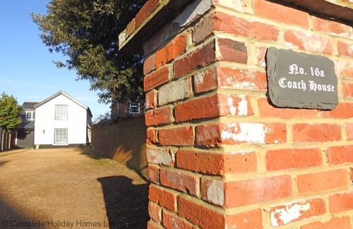 Gosport House | Coach House - a house that sleeps 8 guests in 4 bedrooms